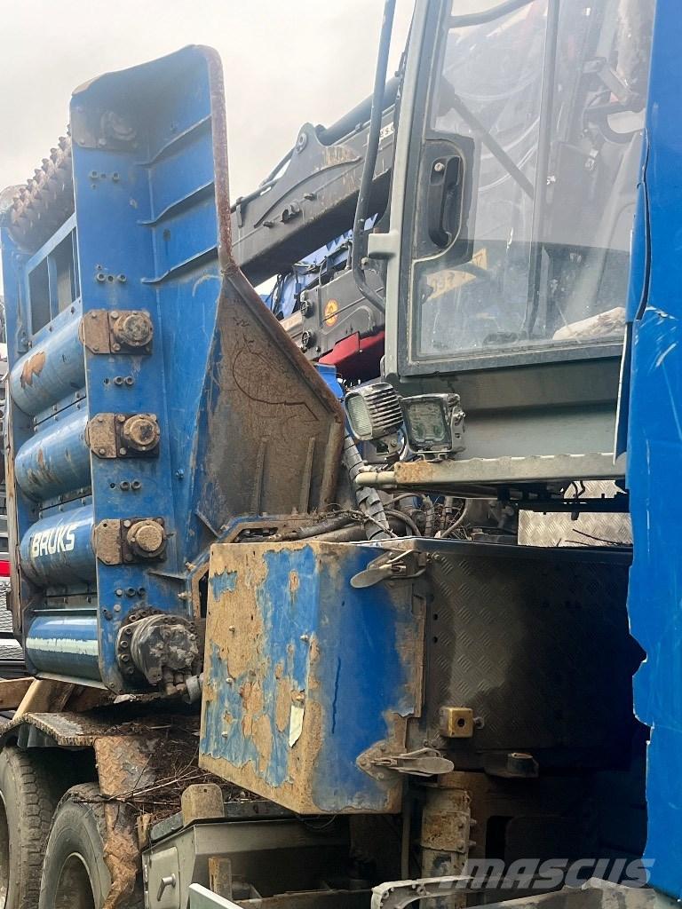 Volvo FH 750 목재 쪼개기 및 절단기