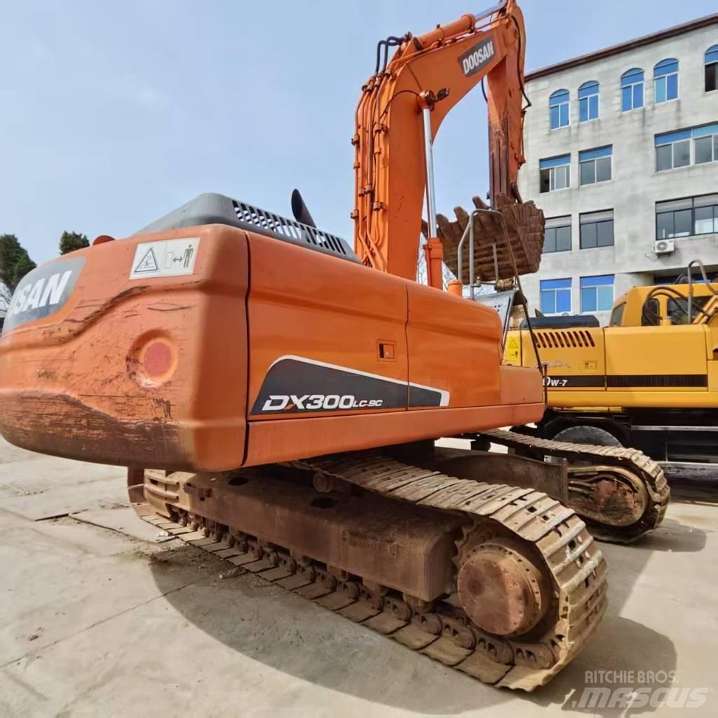 Doosan DX 300 대형 굴삭기 29톤 이상