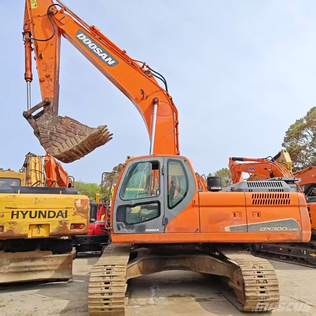 Doosan DX 300 대형 굴삭기 29톤 이상