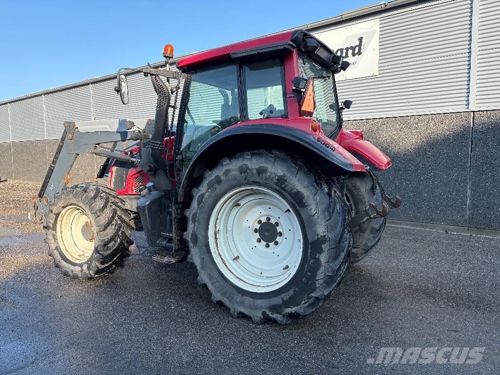 Valtra N 143 트랙터