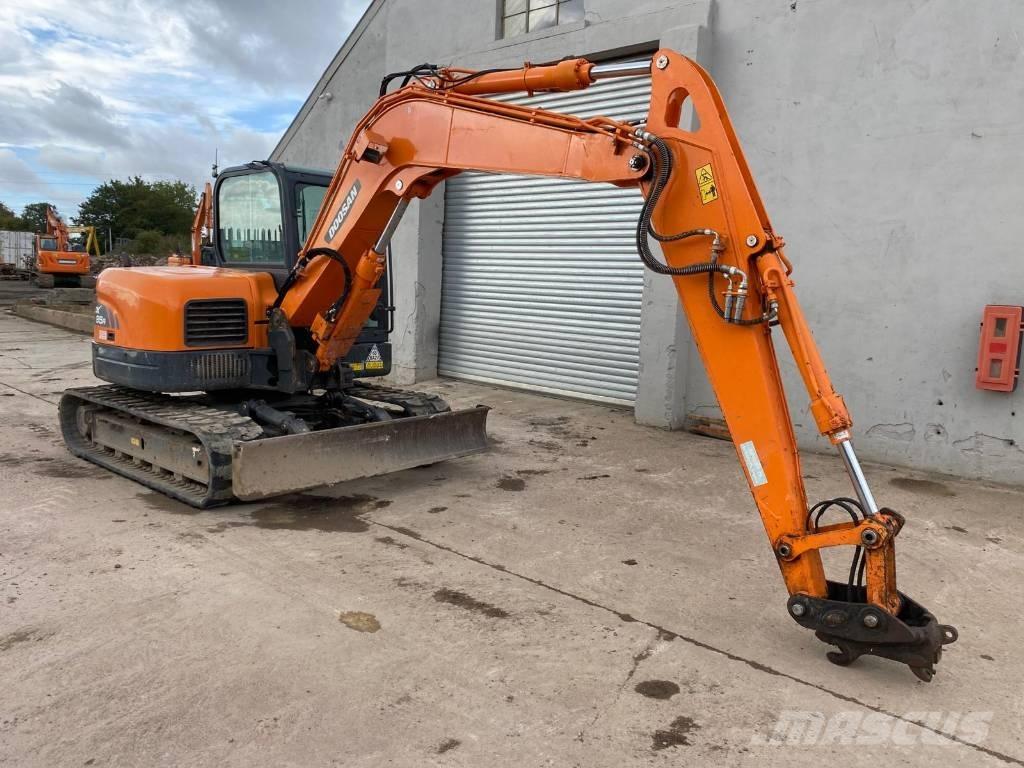 Doosan Develon DX85R 중형굴삭기 7톤-28톤