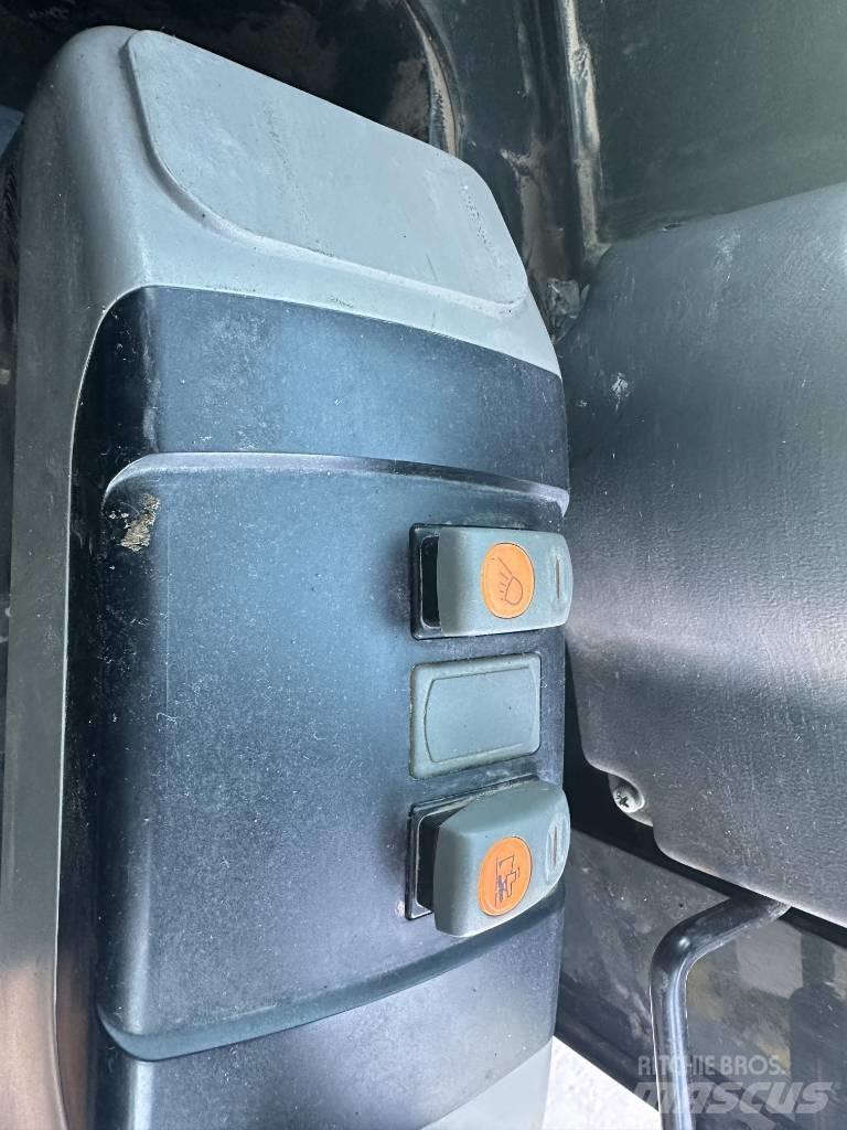Komatsu PC 26 MR-3 소형 굴삭기 7톤 미만