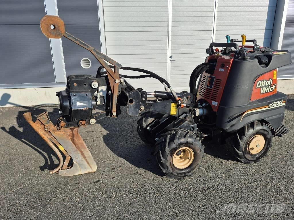 Ditch Witch R300 트렌처