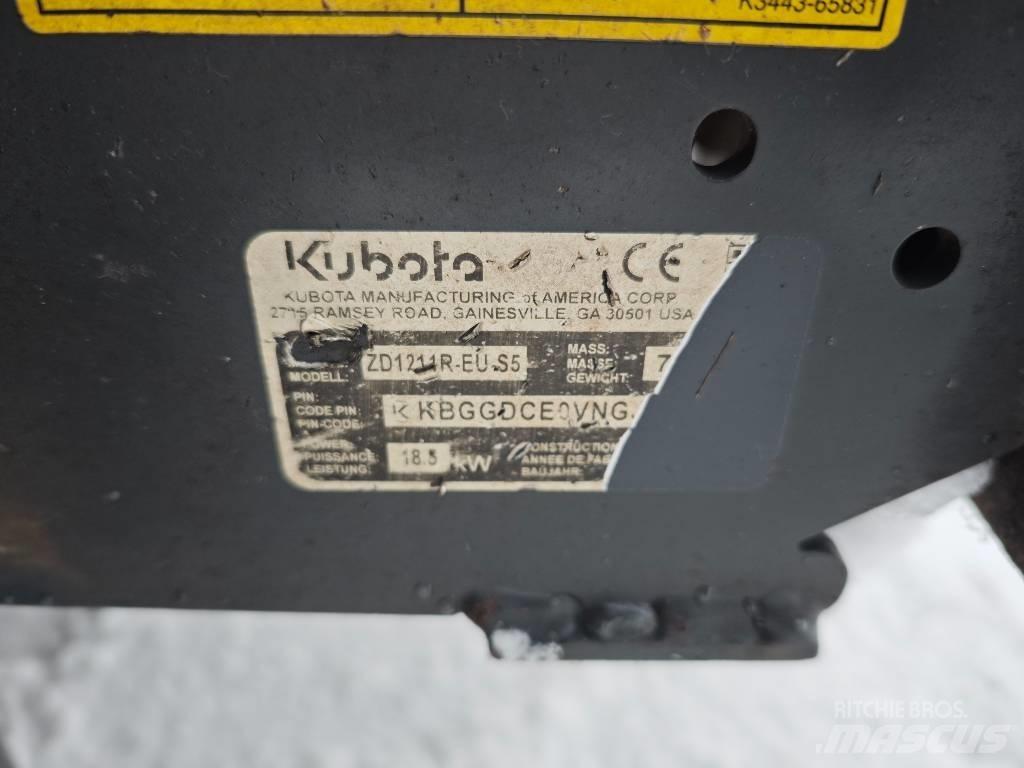 Kubota ZD 1211 탑승형 잔디깎기