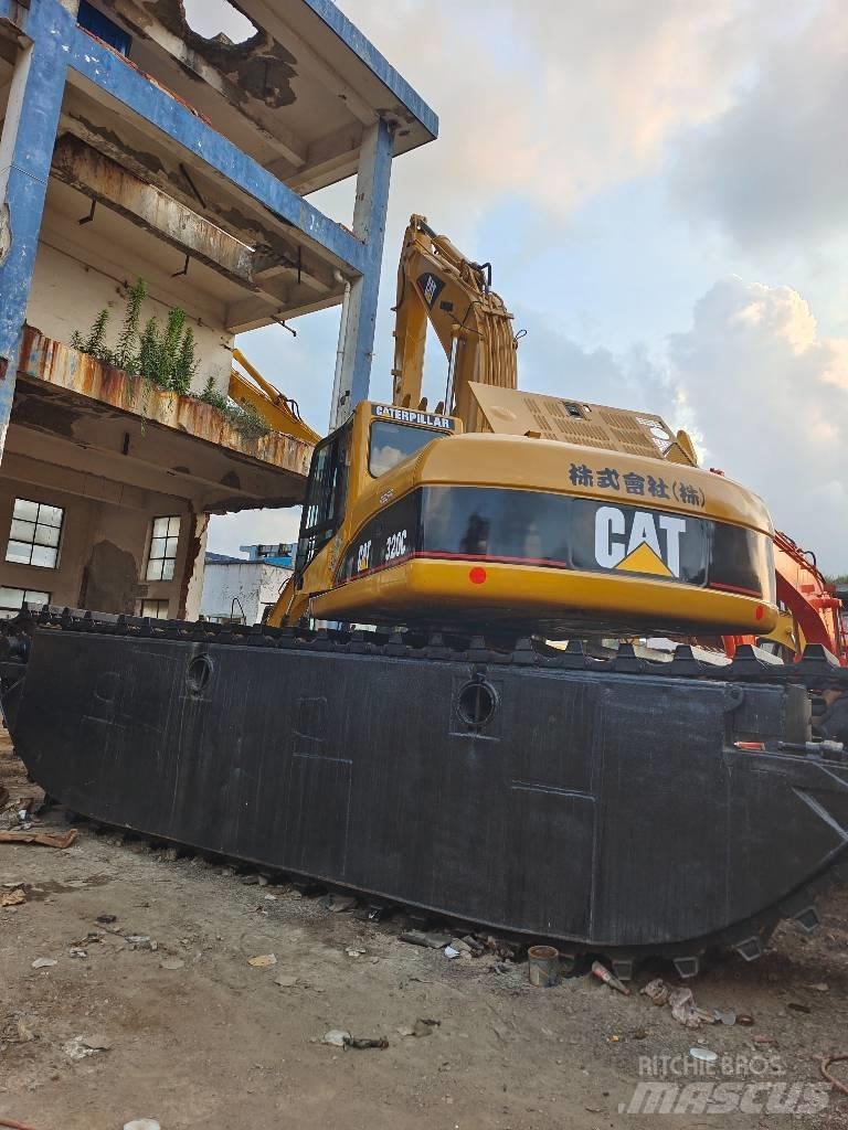 CAT 320 C 수륙양용 굴삭기