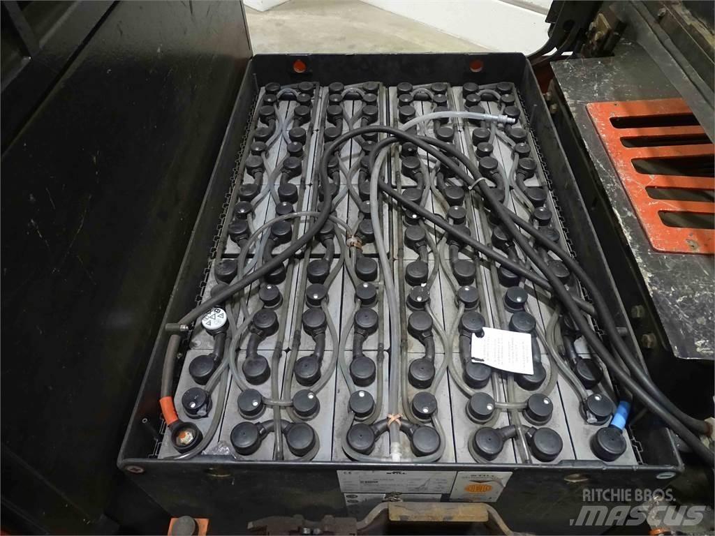 Linde P250 견인 트럭