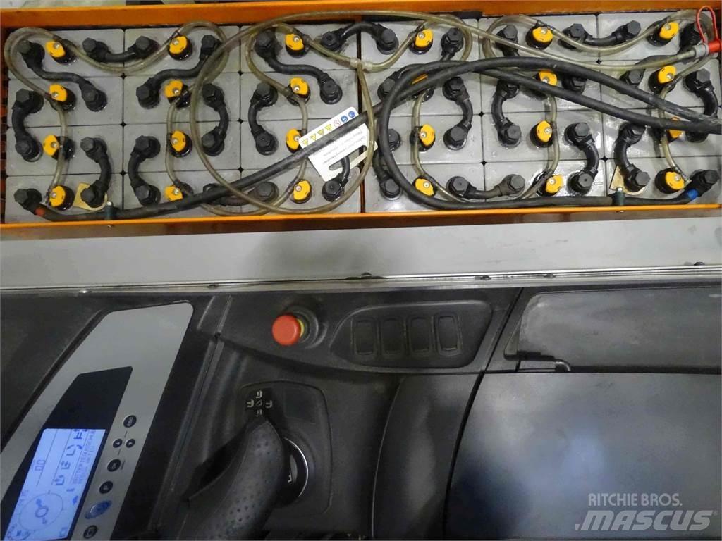 Still FM-X17 리치 트럭