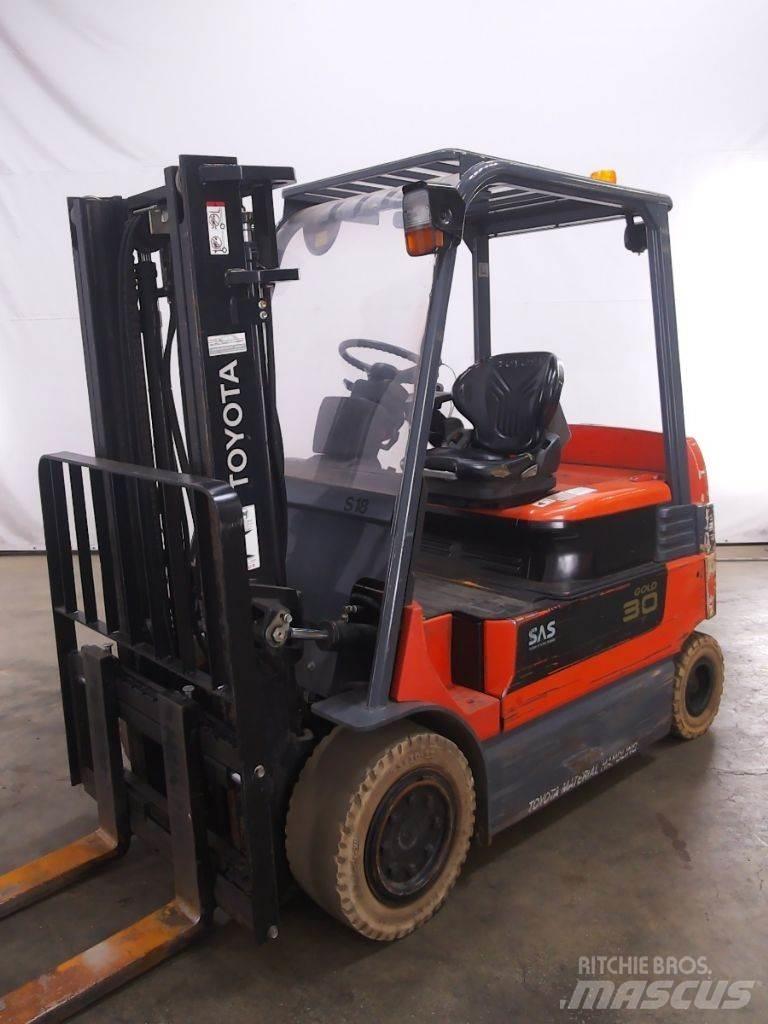 Toyota 7FBMF30 전동 지게차