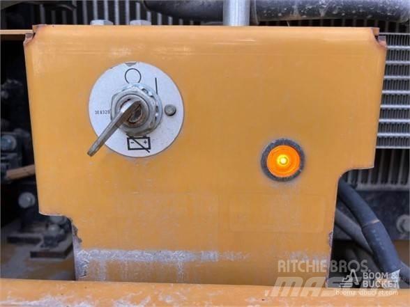 CAT 320 대형 굴삭기 29톤 이상