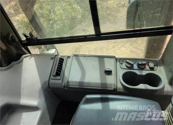 CAT D3 크롤러 도저