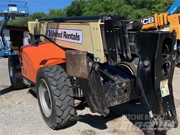 JLG 1055 텔러 핸들러