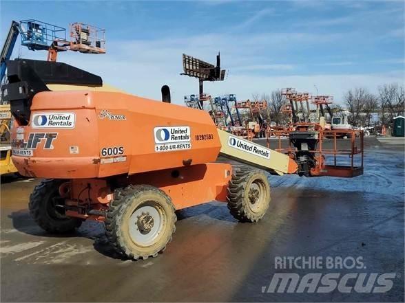 JLG 600S 견인식 전동이동 리프트