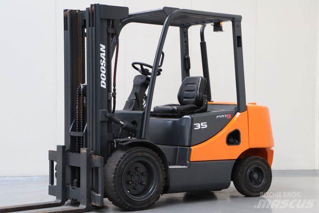 Doosan D35S 디젤 지게차