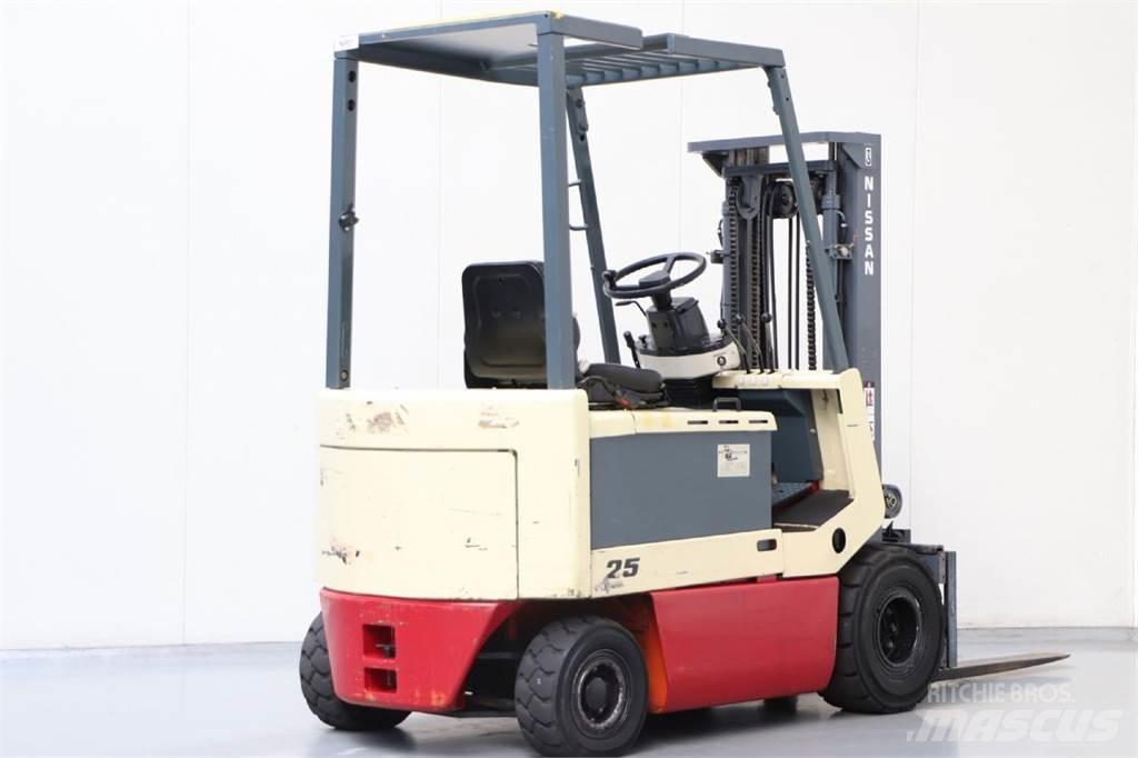Nissan UM02L25U 전동 지게차