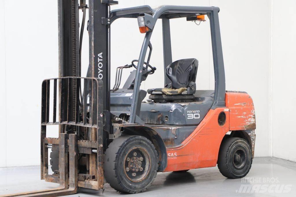 Toyota 02-8FDF30 디젤 지게차