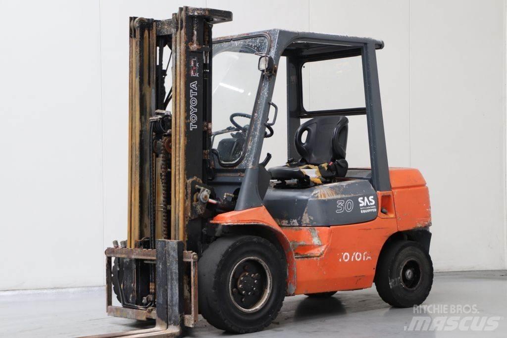 Toyota 62-7FDF30 디젤 지게차