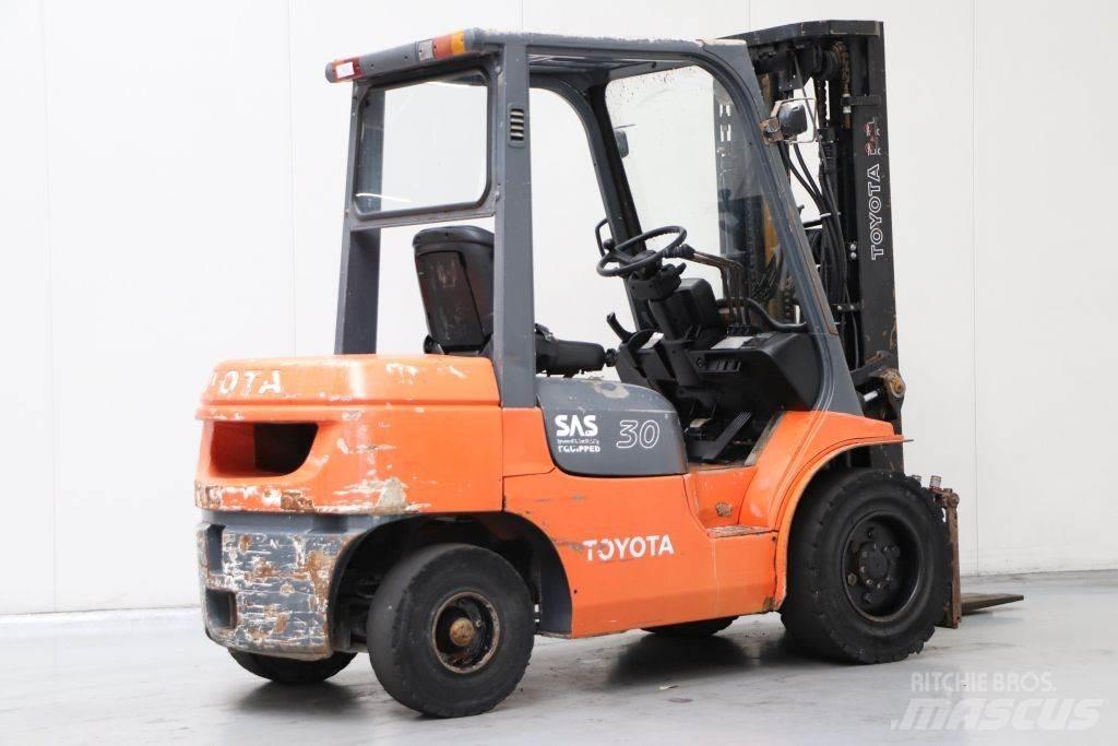 Toyota 62-7FDF30 디젤 지게차