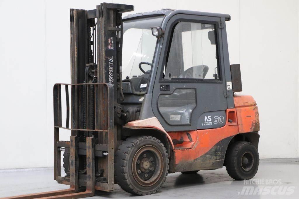 Toyota 62-7FDF30 디젤 지게차