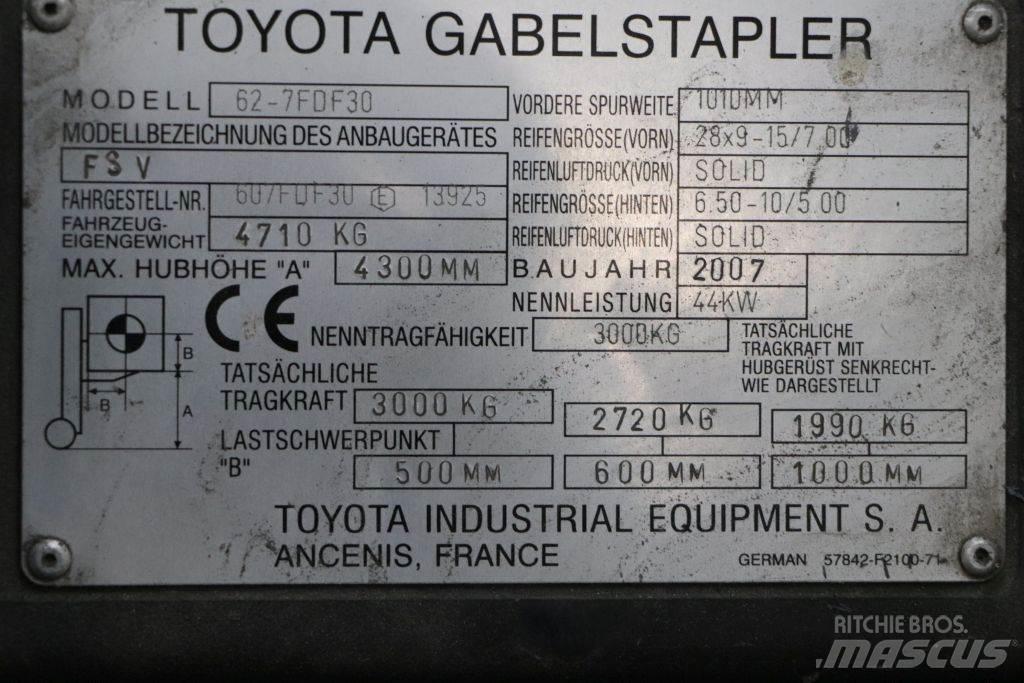 Toyota 62-7FDF30 디젤 지게차