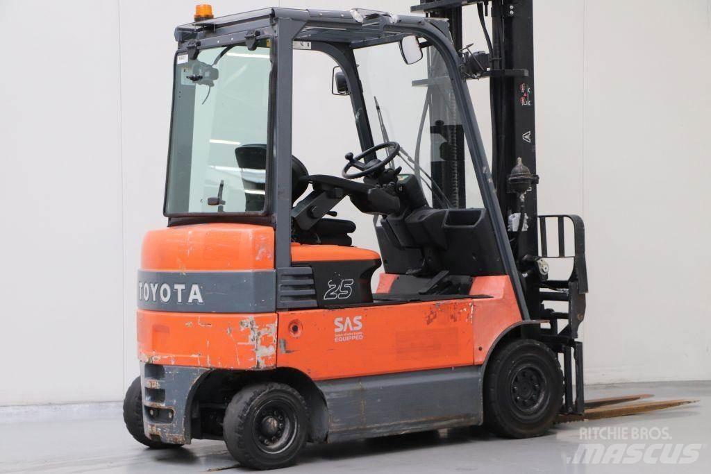 Toyota 7FBMF25 전동 지게차