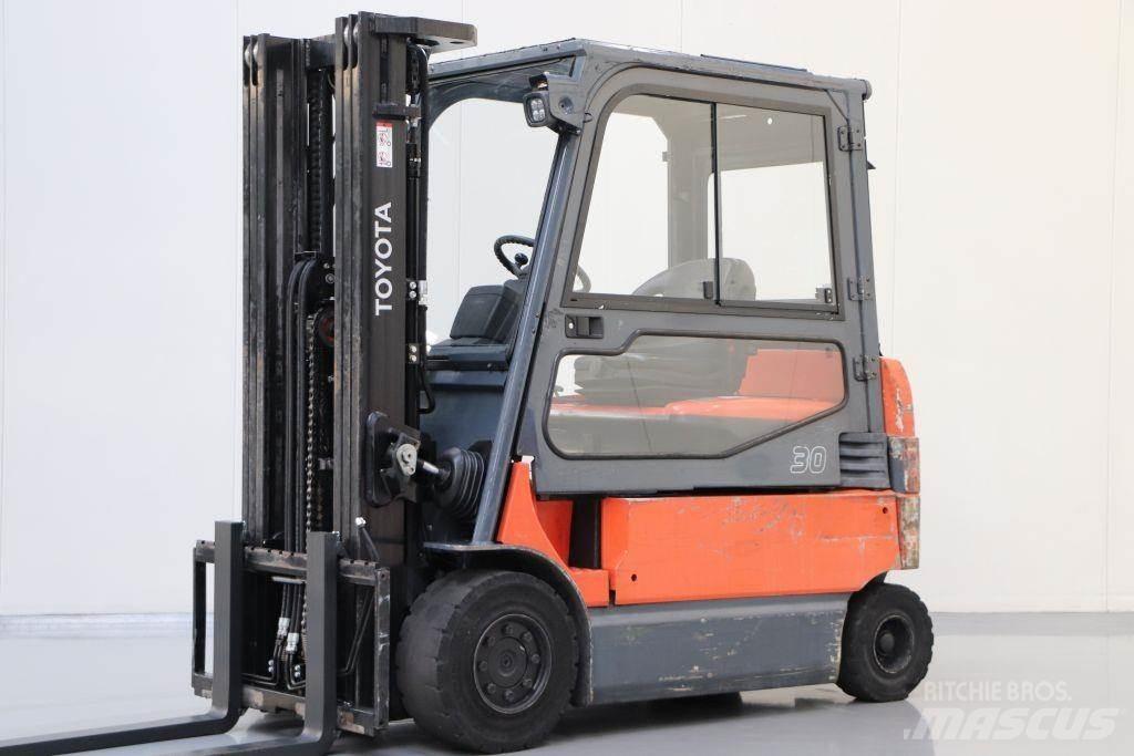Toyota 7FBMF30 전동 지게차