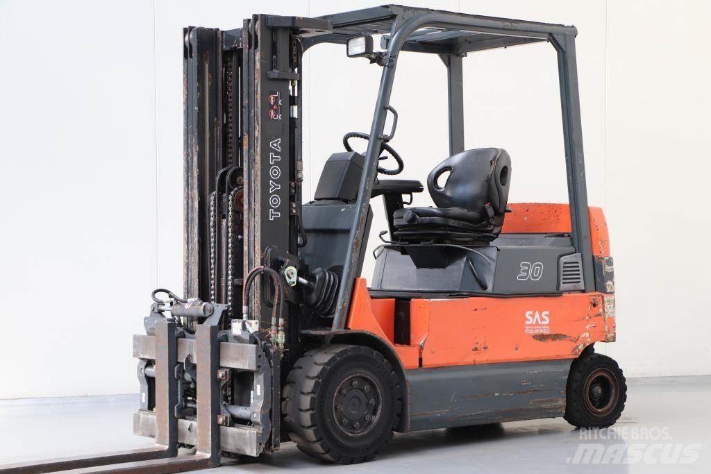 Toyota 7FBMF30 전동 지게차