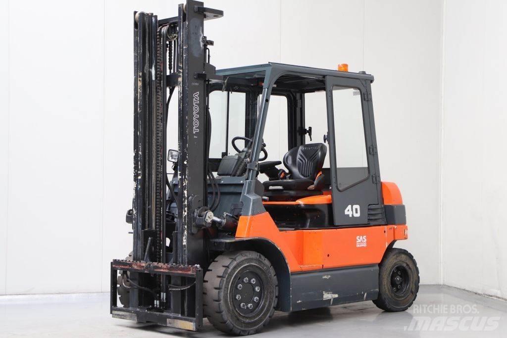 Toyota 7FBMF40 전동 지게차