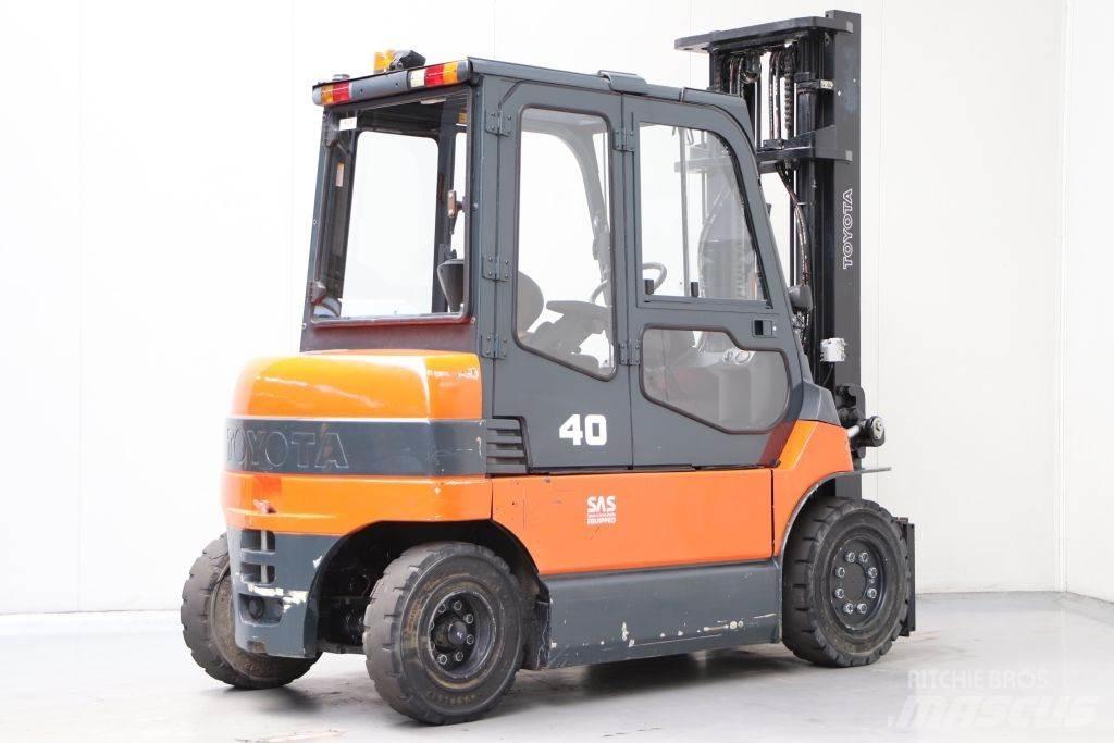 Toyota 7FBMF40 전동 지게차