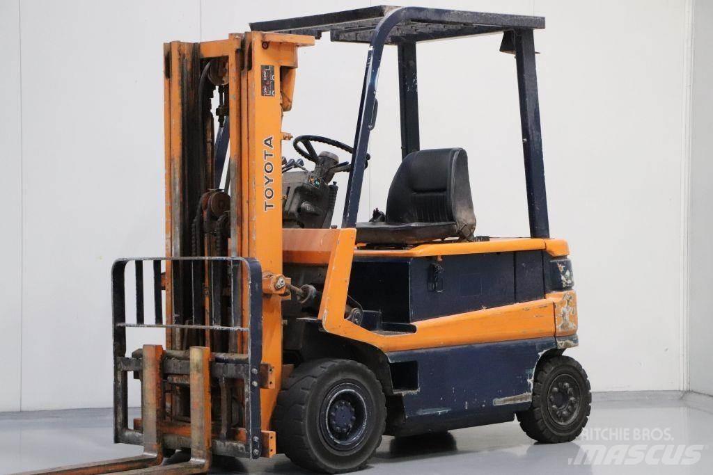 Toyota FBM25 전동 지게차