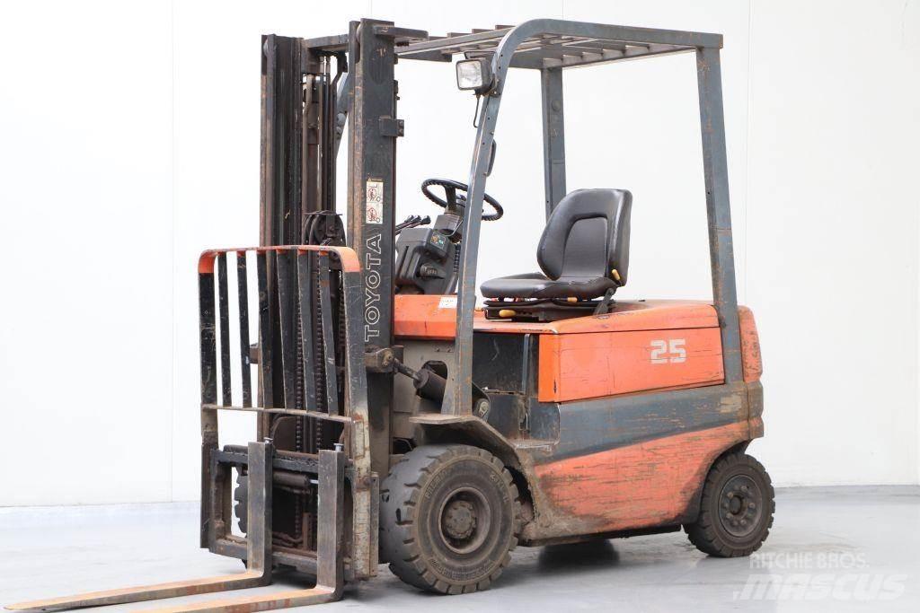 Toyota FBMF20 전동 지게차