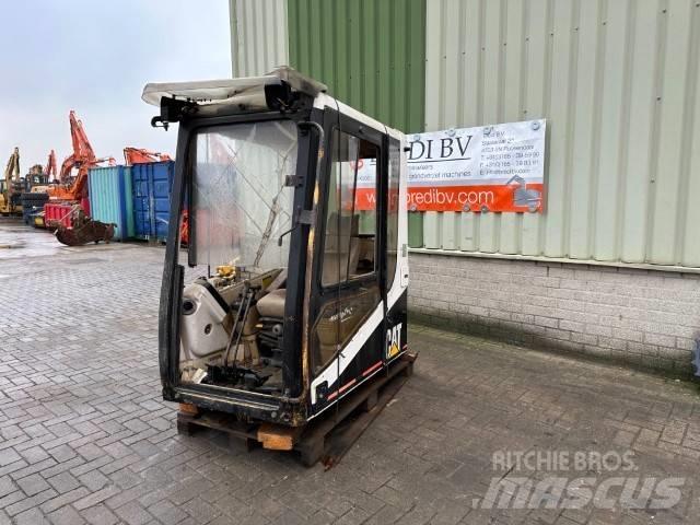 CAT 325 LN 캐빈 및 인테리어