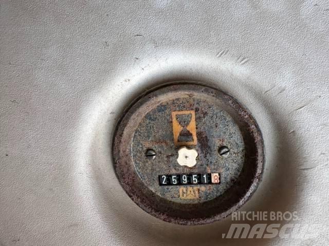 CAT 325 LN 캐빈 및 인테리어