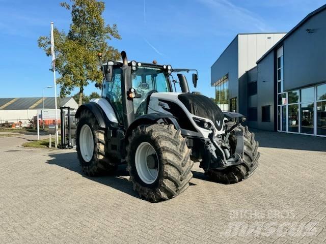 Valtra T214 Versu 트랙터