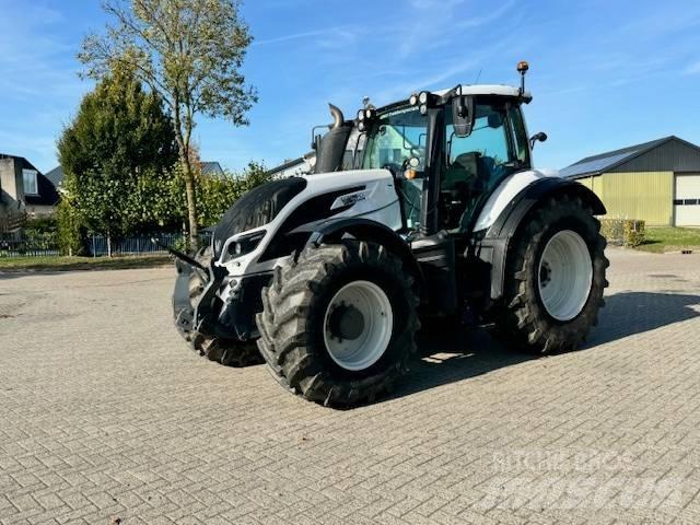 Valtra T214 Versu 트랙터