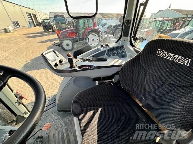 Valtra T214 Versu 트랙터
