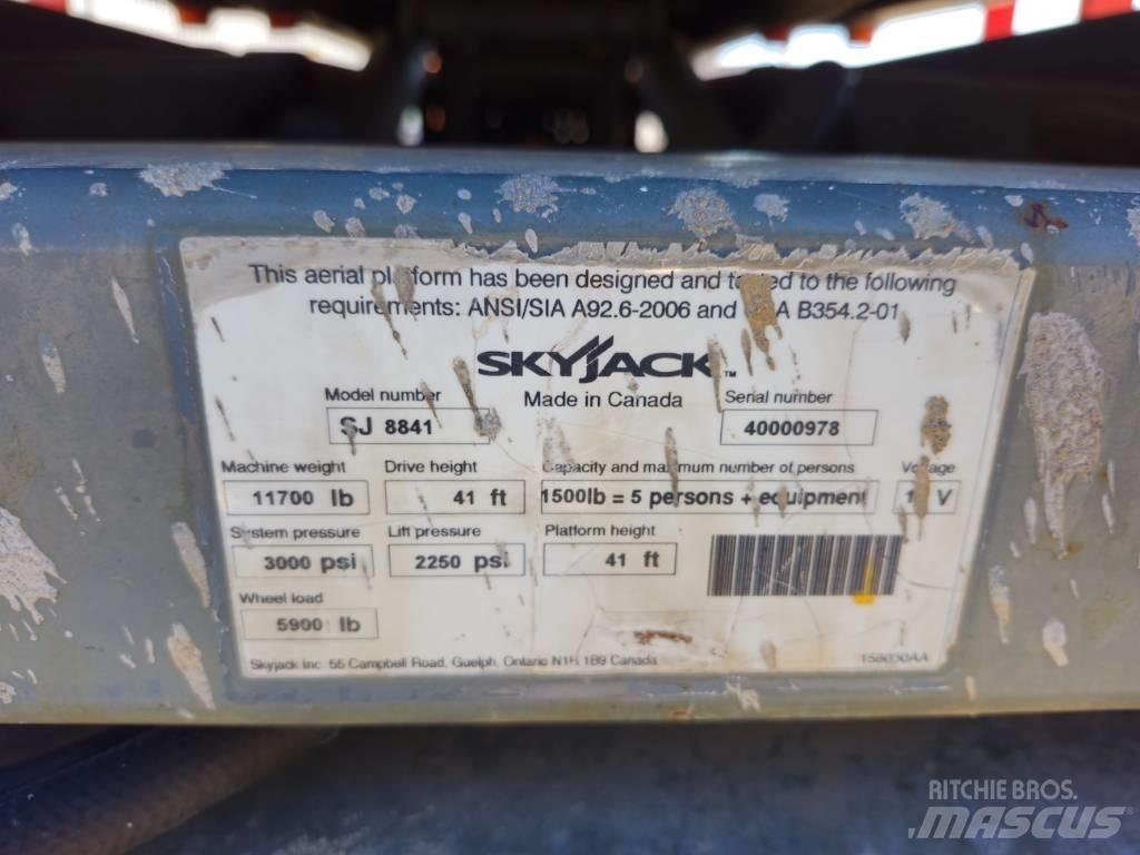 SkyJack SJ8841RT 가위형 리프트