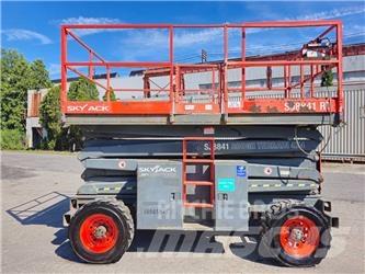SkyJack SJ8841RT 가위형 리프트