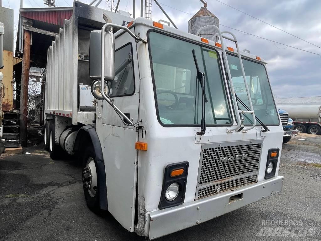 Mack LE613 폐기물 수거 트럭