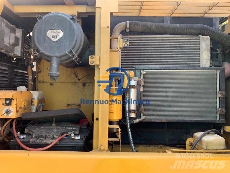 CAT 320 D 중형굴삭기 7톤-28톤