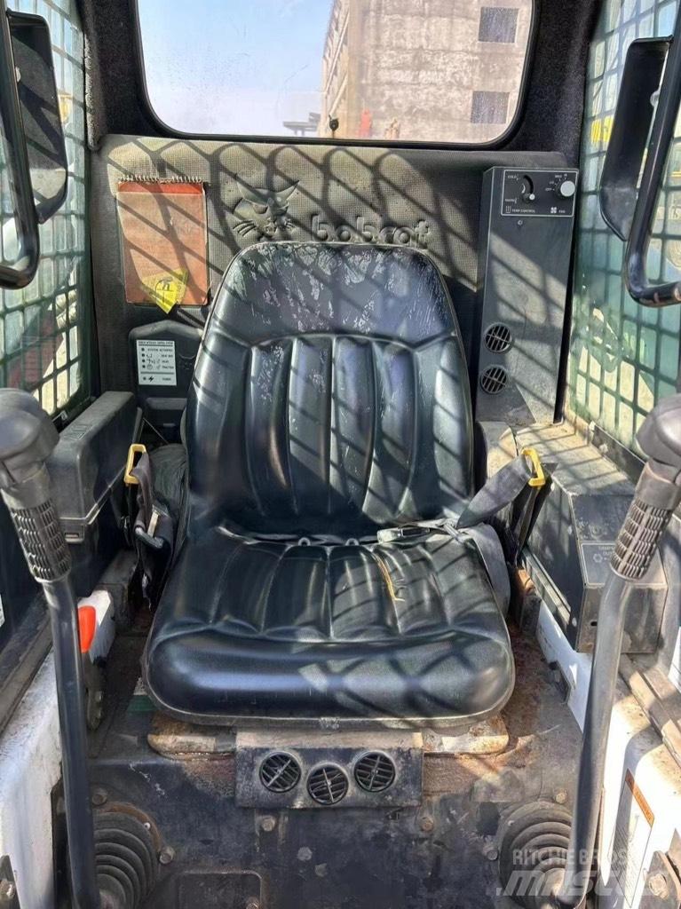 Bobcat S 753  스키드로더