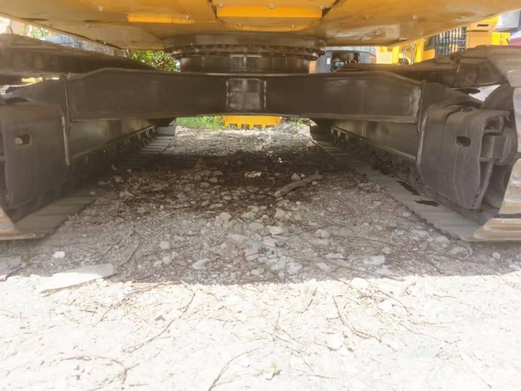 Komatsu PC 130 대형 굴삭기 29톤 이상