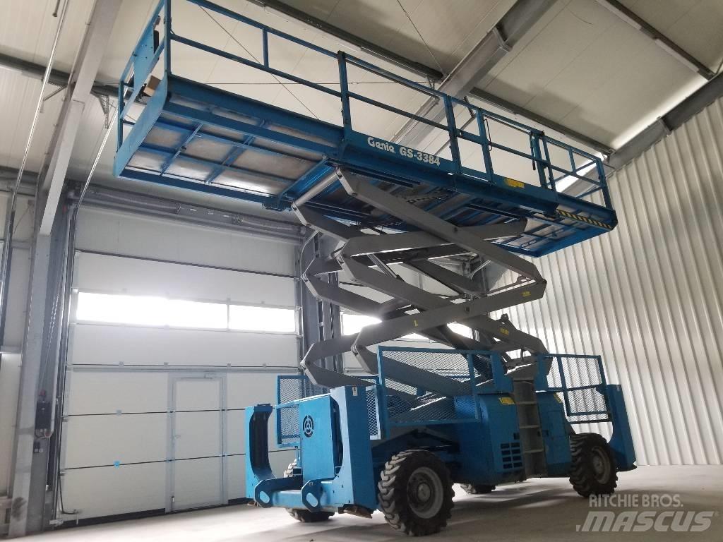 Genie GS3384 RT 4x4 가위형 리프트