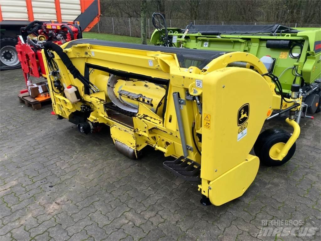 John Deere 8300i 목초 수확기