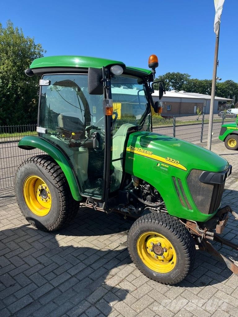 John Deere 3320 소형 트랙터