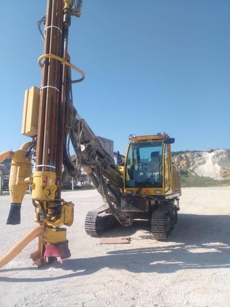 Sandvik Titon 500 도로 굴착기