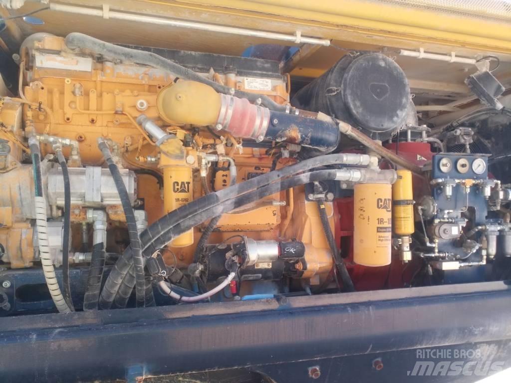 Sandvik Titon 500 도로 굴착기