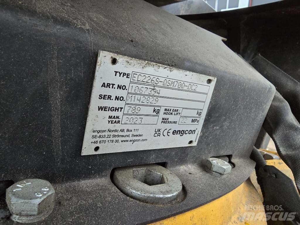 Komatsu PC 228 US-11 대형 굴삭기 29톤 이상