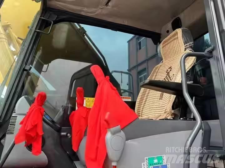 Komatsu PC 200 대형 굴삭기 29톤 이상