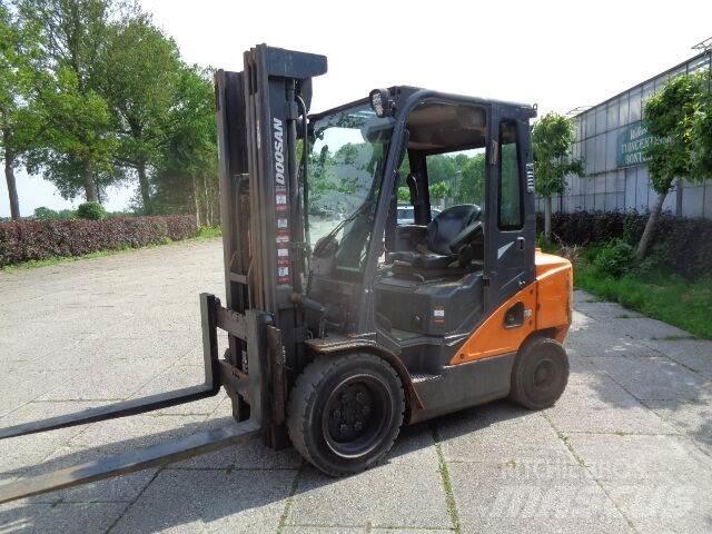 Doosan D35C-7 디젤 지게차