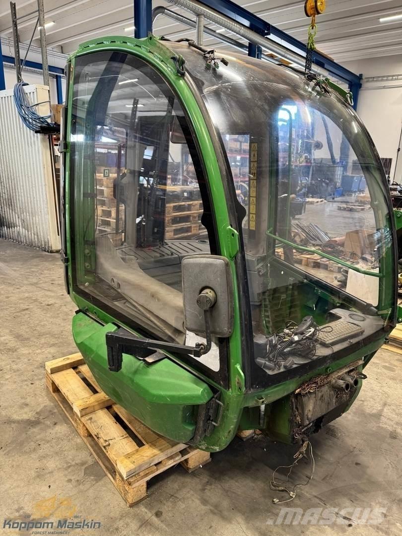 John Deere 1210E 캐빈 및 인테리어